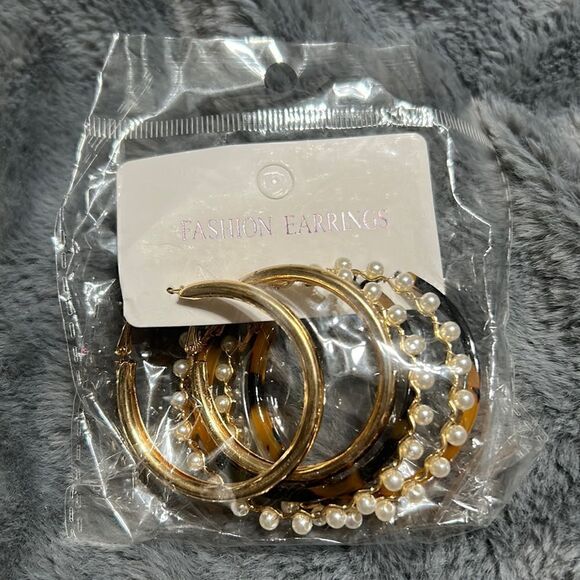Jewelry - Hoop Earring Set